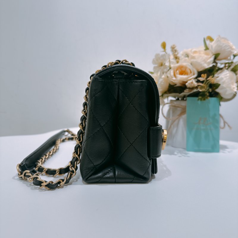 TW4573  Chanel 香奈兒 Logo 翻蓋 單肩包 黑色 Enchained Flap Bag Black x GHW Lambskin-2