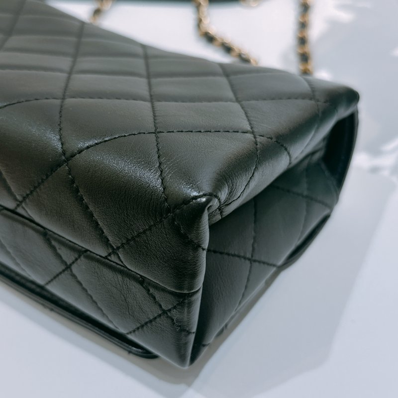 TW4573  Chanel 香奈兒 Logo 翻蓋 單肩包 黑色 Enchained Flap Bag Black x GHW Lambskin-7