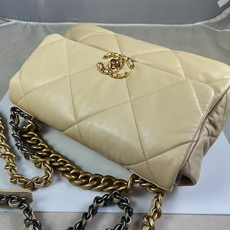 ＊奢華大道國際精品＊【CH0707】CHANEL 奶茶色小羊皮19大型口蓋包 AS1161-9