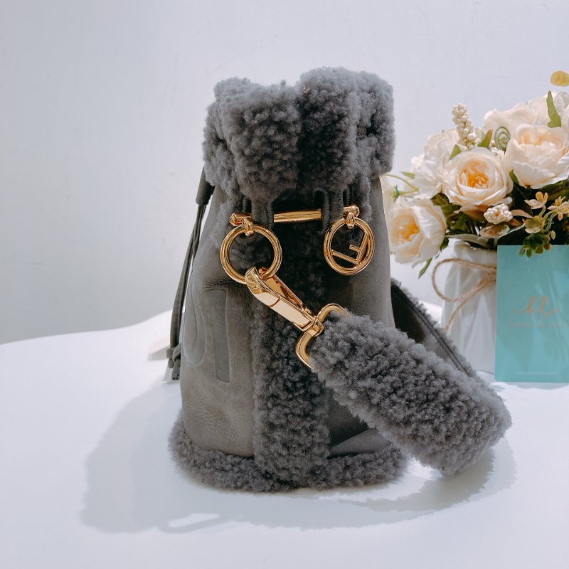 TW4574 Fendi 芬迪 迷你 毛茸茸 水桶 Mini Mon Tresor Bucket Bag Embossed/Montone-3