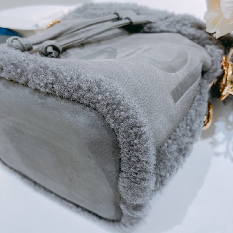 TW4574 Fendi 芬迪 迷你 毛茸茸 水桶 Mini Mon Tresor Bucket Bag Embossed/Montone-6