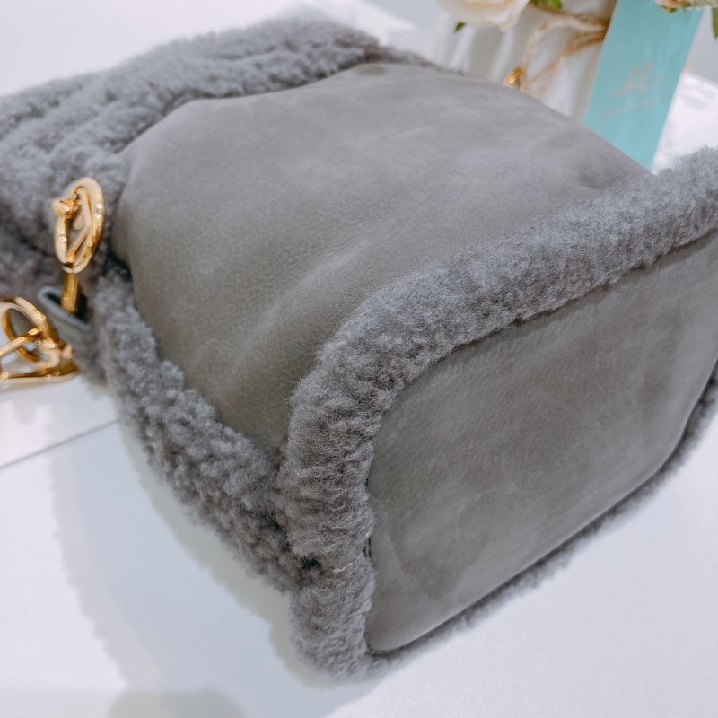 TW4574 Fendi 芬迪 迷你 毛茸茸 水桶 Mini Mon Tresor Bucket Bag Embossed/Montone-7