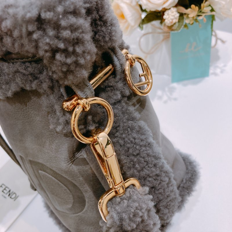 TW4574 Fendi 芬迪 迷你 毛茸茸 水桶 Mini Mon Tresor Bucket Bag Embossed/Montone-9