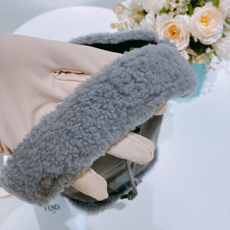 TW4574 Fendi 芬迪 迷你 毛茸茸 水桶 Mini Mon Tresor Bucket Bag Embossed/Montone-14