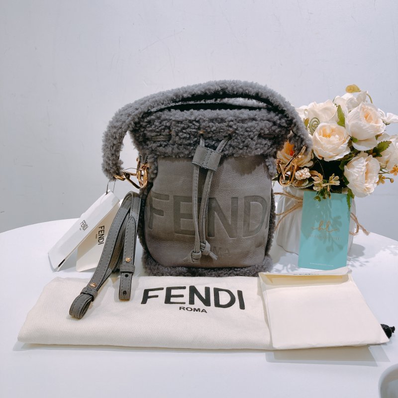 TW4574 Fendi 芬迪 迷你 毛茸茸 水桶 Mini Mon Tresor Bucket Bag Embossed/Montone-16