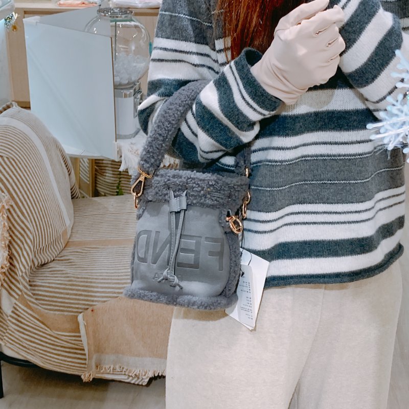 TW4574 Fendi 芬迪 迷你 毛茸茸 水桶 Mini Mon Tresor Bucket Bag Embossed/Montone-17