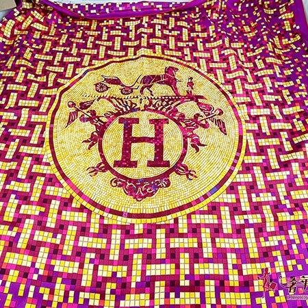 ＊奢華大道國際精品＊【H0380】HERMES 桃紅色馬賽克方形絲巾90*90-0