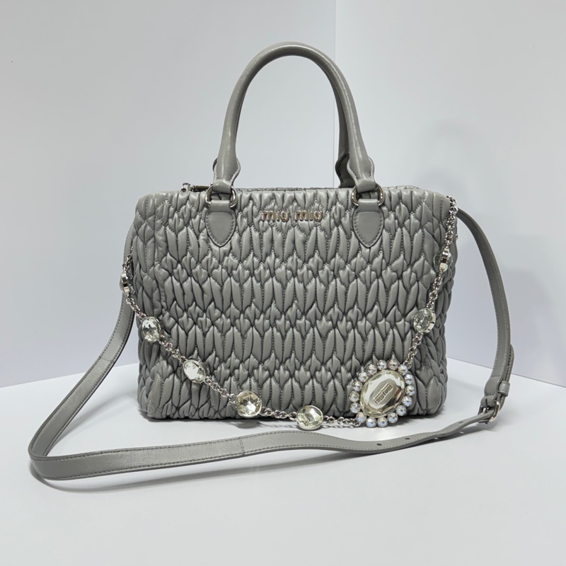 （超級新🆕） Miu Miu Nappa牛皮 水鑽吊墜 專櫃12.3萬！-4