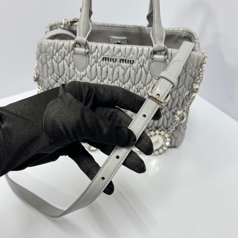 （超級新🆕） Miu Miu Nappa牛皮 水鑽吊墜 專櫃12.3萬！-5