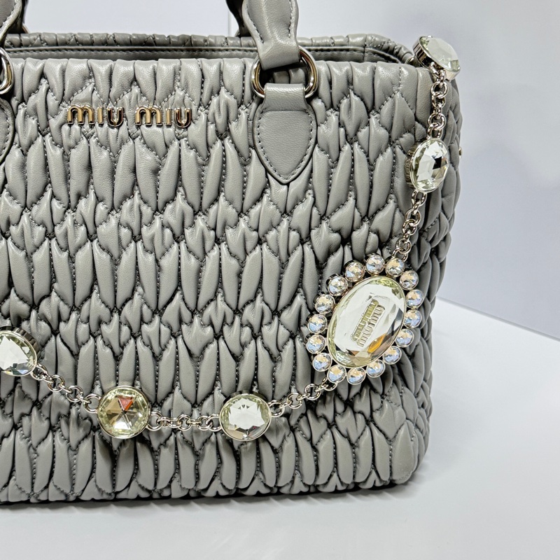 （超級新🆕） Miu Miu Nappa牛皮 水鑽吊墜 專櫃12.3萬！-6