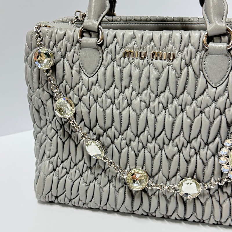 （超級新🆕） Miu Miu Nappa牛皮 水鑽吊墜 專櫃12.3萬！-7