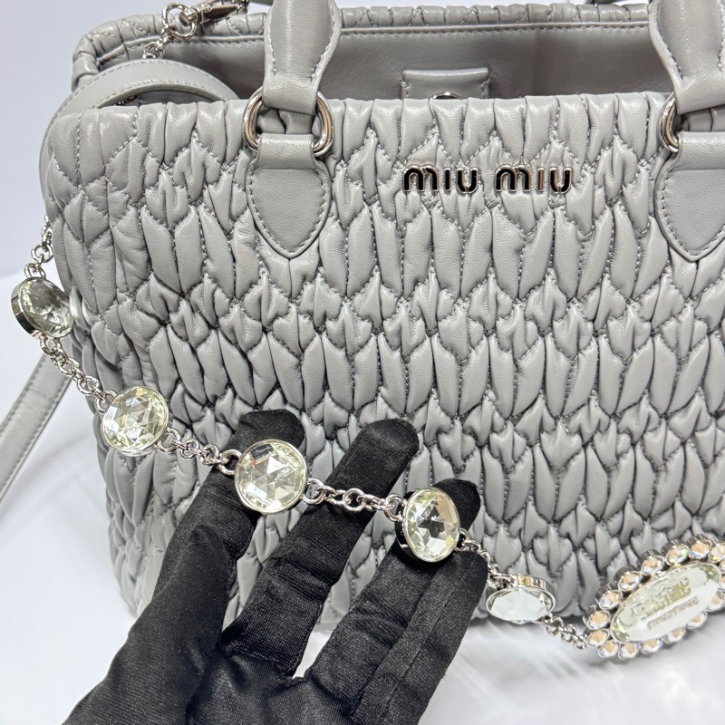 （超級新🆕） Miu Miu Nappa牛皮 水鑽吊墜 專櫃12.3萬！-9