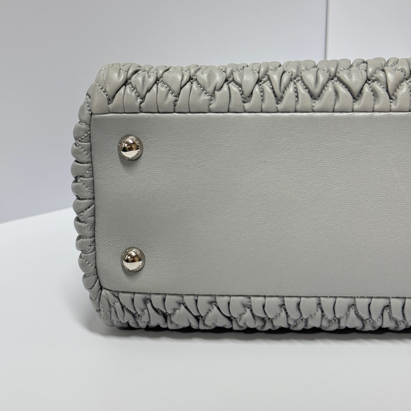 （超級新🆕） Miu Miu Nappa牛皮 水鑽吊墜 專櫃12.3萬！-12