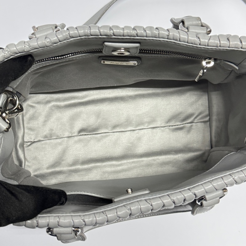 （超級新🆕） Miu Miu Nappa牛皮 水鑽吊墜 專櫃12.3萬！-22