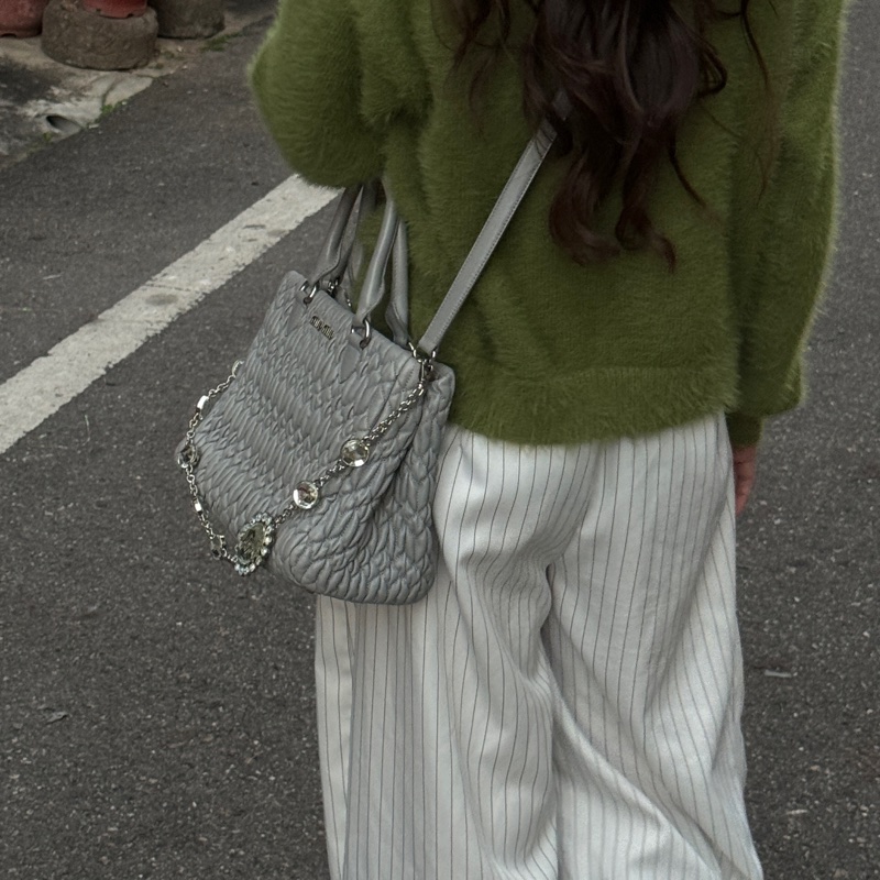 （超級新🆕） Miu Miu Nappa牛皮 水鑽吊墜 專櫃12.3萬！-36