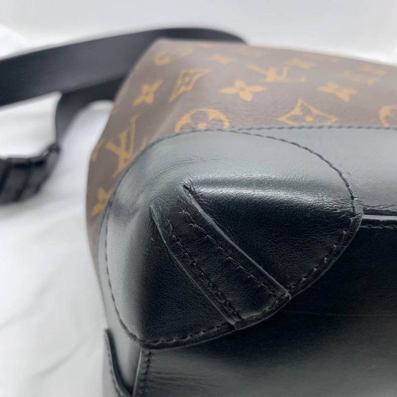 LV路易威登Solar Ray Steamer PM字母圖案單肩手提包-11