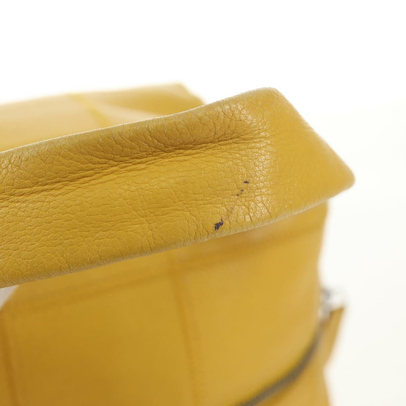 【日本直送】香奈兒 Choco Bar 手提包，魚子醬紋小牛皮，黃色銀色雙C標誌，正品編號 154042V-8