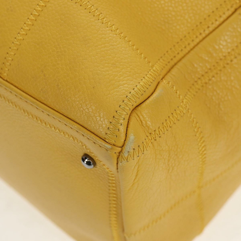 【日本直送】香奈兒 Choco Bar 手提包，魚子醬紋小牛皮，黃色銀色雙C標誌，正品編號 154042V-16