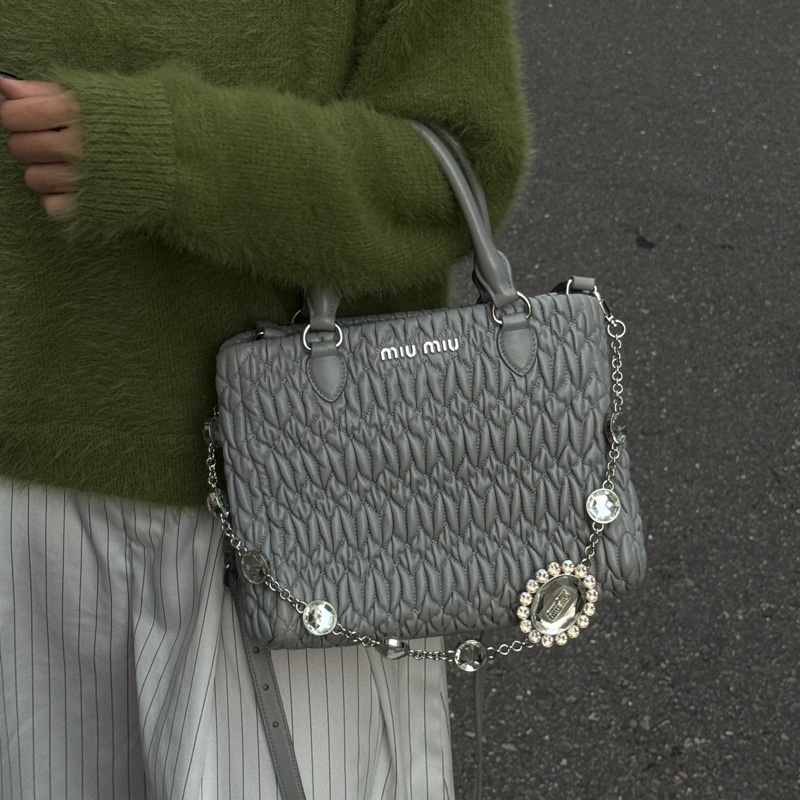 （超級新🆕） Miu Miu Nappa牛皮 水鑽吊墜 專櫃12.3萬！-1