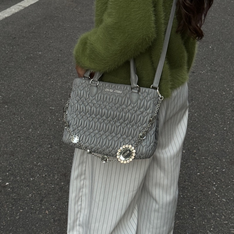 （超級新🆕） Miu Miu Nappa牛皮 水鑽吊墜 專櫃12.3萬！-3