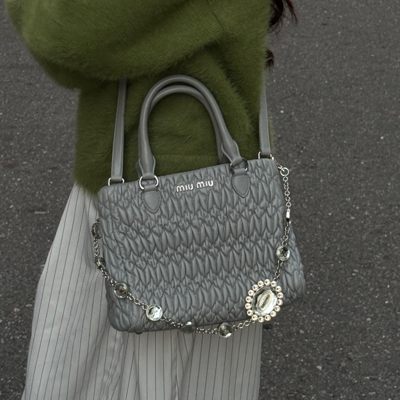 （超級新🆕） Miu Miu Nappa牛皮 水鑽吊墜 專櫃12.3萬！-4