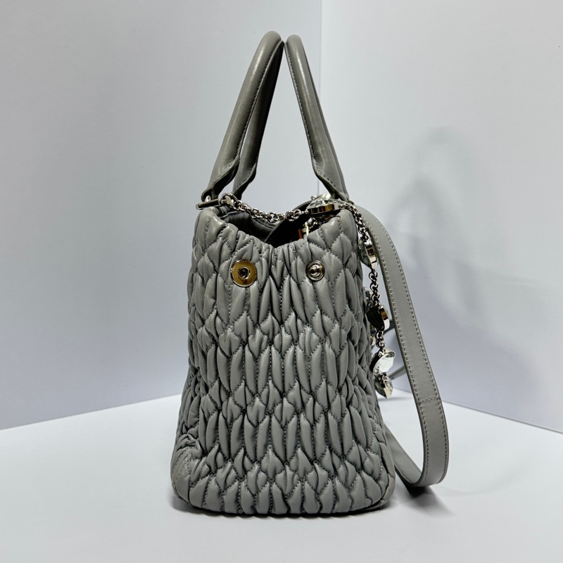 （超級新🆕） Miu Miu Nappa牛皮 水鑽吊墜 專櫃12.3萬！-12