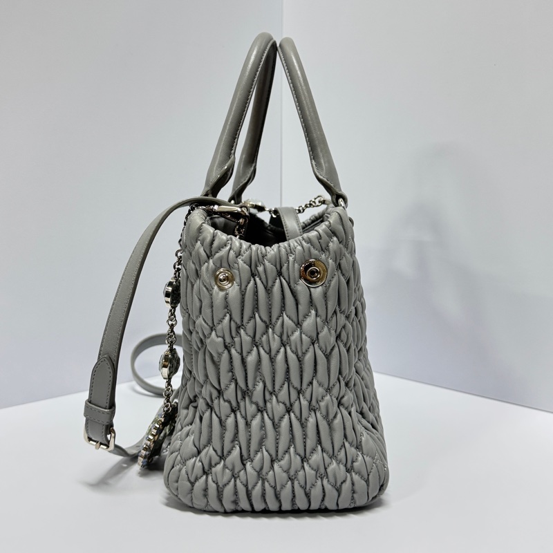 （超級新🆕） Miu Miu Nappa牛皮 水鑽吊墜 專櫃12.3萬！-13