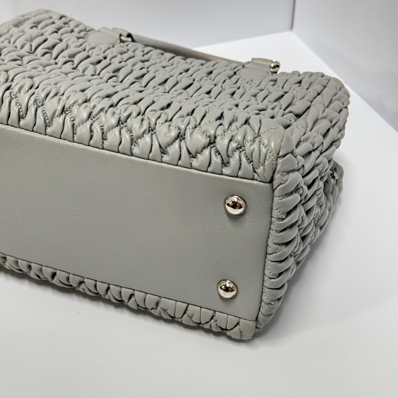 （超級新🆕） Miu Miu Nappa牛皮 水鑽吊墜 專櫃12.3萬！-23