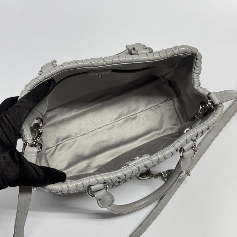 （超級新🆕） Miu Miu Nappa牛皮 水鑽吊墜 專櫃12.3萬！-25