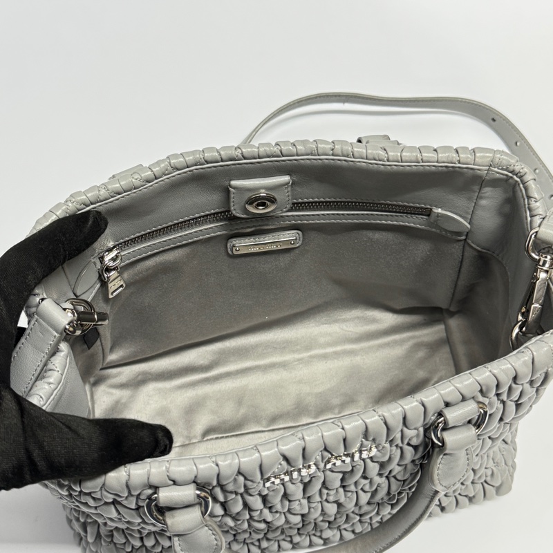 （超級新🆕） Miu Miu Nappa牛皮 水鑽吊墜 專櫃12.3萬！-28