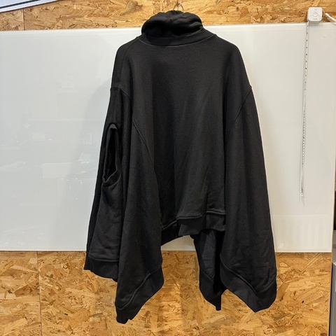 【美收精品】BURBERRY 黑色連帽無袖披風 4-585