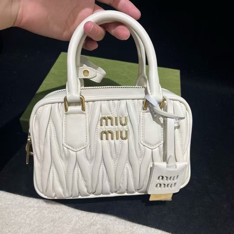 miumiu 保齡球包 小號皺摺奶白色羊皮 全新配件塵袋-0