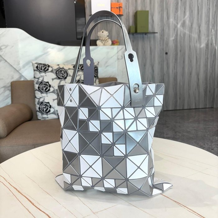 *SHIHNA名牌精品* BAO BAO ISSEY MIYAKE Lucent 6X6 亮面托特包-0
