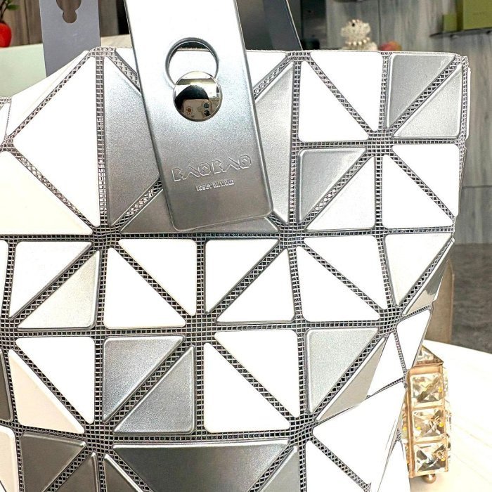 *SHIHNA名牌精品* BAO BAO ISSEY MIYAKE Lucent 6X6 亮面托特包-2