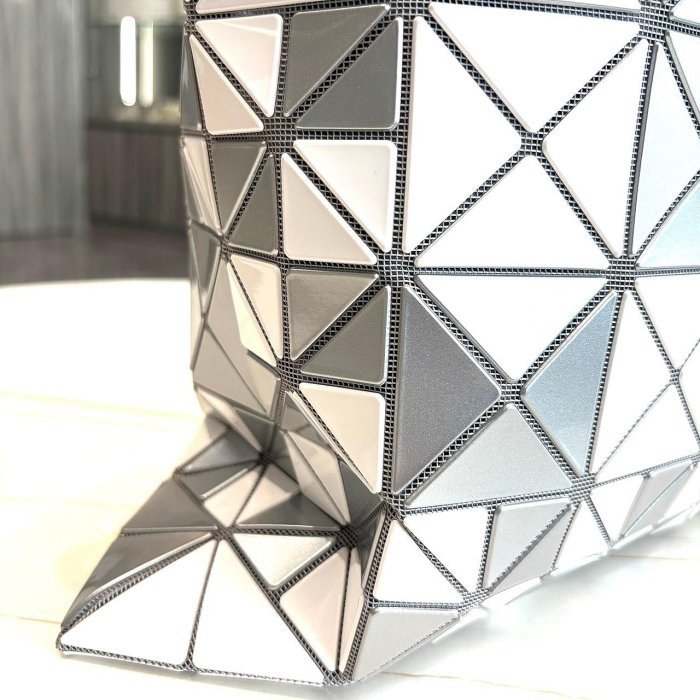 *SHIHNA名牌精品* BAO BAO ISSEY MIYAKE Lucent 6X6 亮面托特包-3