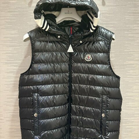 💎Han's house精品服飾💎moncler Clai 羽絨 連帽 背心 外套  原價40800