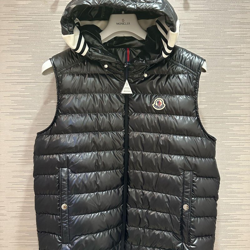💎Han's house精品服飾💎moncler Clai 羽絨 連帽 背心 外套  原價40800-0