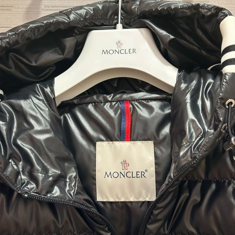 💎Han's house精品服飾💎moncler Clai 羽絨 連帽 背心 外套  原價40800-4