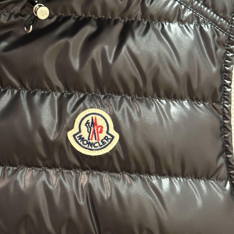 💎Han's house精品服飾💎moncler Clai 羽絨 連帽 背心 外套  原價40800-5