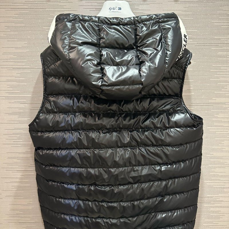 💎Han's house精品服飾💎moncler Clai 羽絨 連帽 背心 外套  原價40800-6