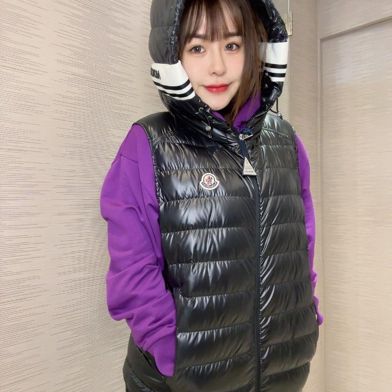 💎Han's house精品服飾💎moncler Clai 羽絨 連帽 背心 外套  原價40800-7