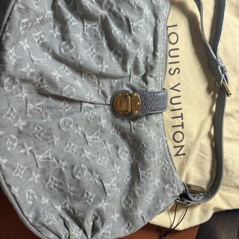 LV牛仔丹寧灰布肩背包
