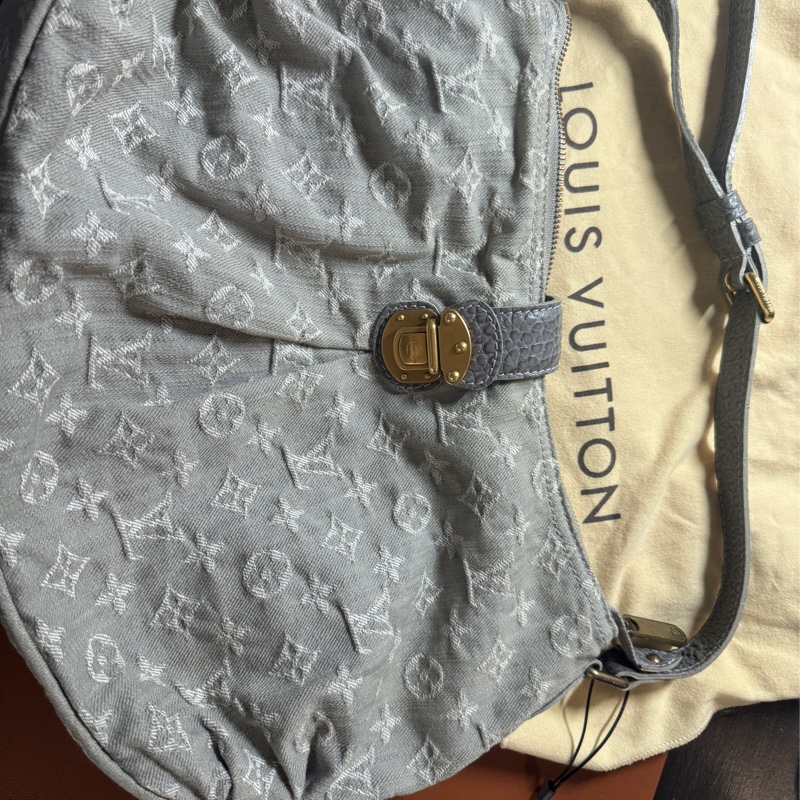 LV牛仔丹寧灰布肩背包-0