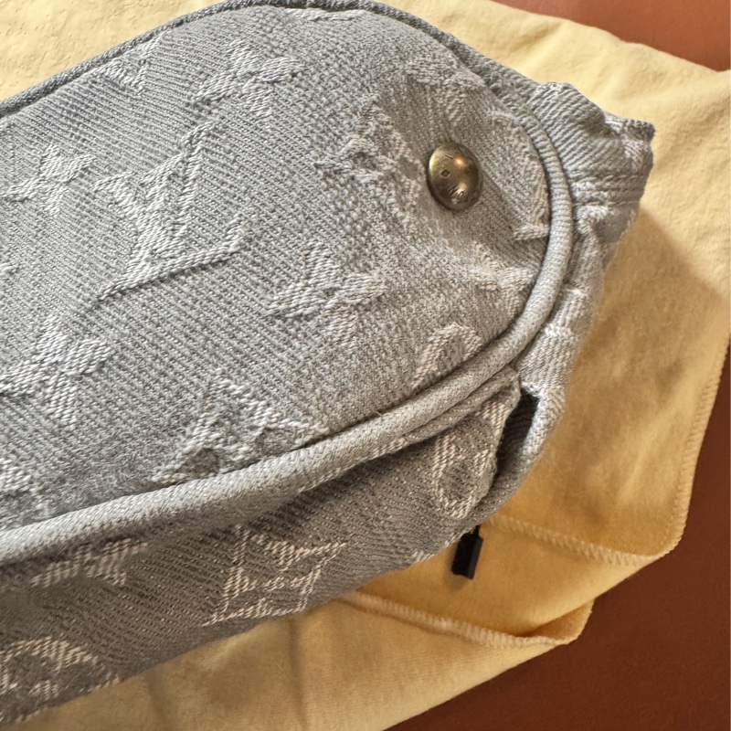 LV牛仔丹寧灰布肩背包-13