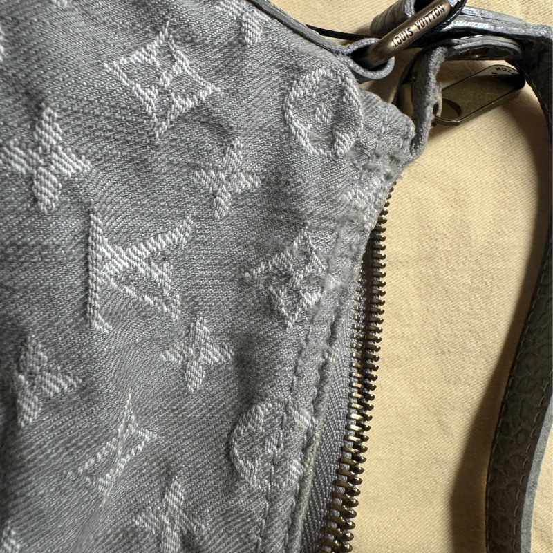 LV牛仔丹寧灰布肩背包-27