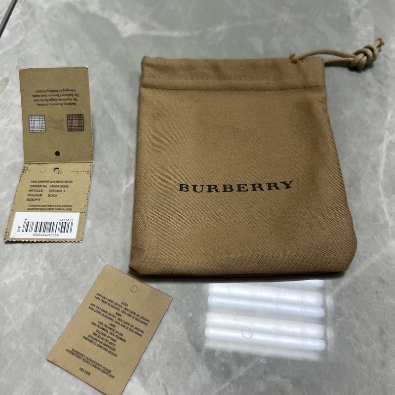 Burberry 黑色真皮零錢包-15