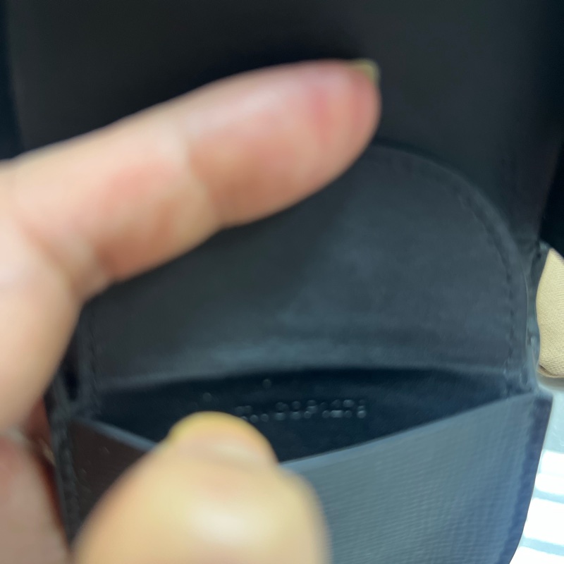 Burberry 黑色真皮零錢包-17