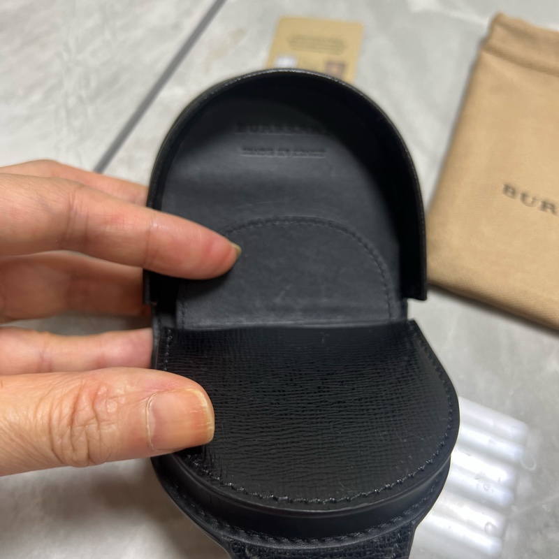 Burberry 黑色真皮零錢包-19