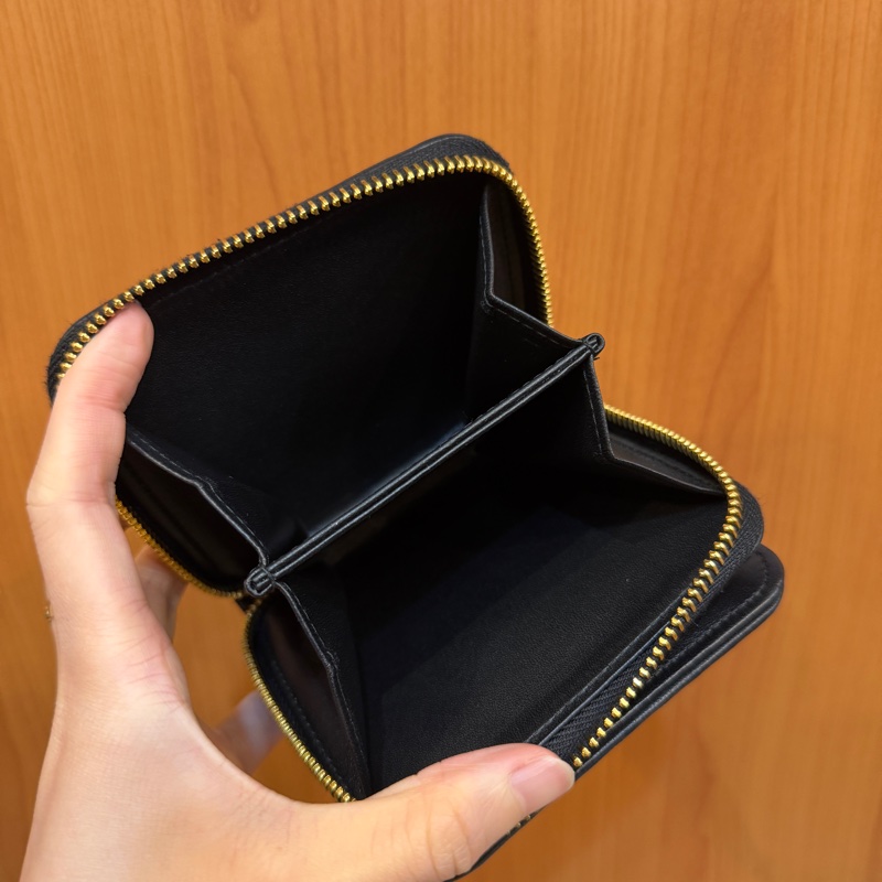 Miu miu 黑納帕羊皮金釦Matelasse對釦短夾-15