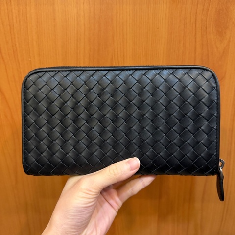 BV 黑羊皮小編織銀黑釦ㄇ拉8卡長夾